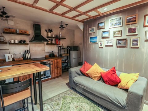 Cottage | Living area