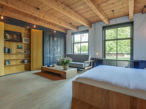 House | 6 bedrooms, individually furnished, bed sheets