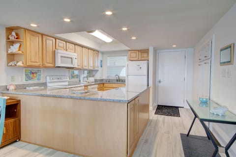 Condo, 2 Bedrooms | Private kitchen | Fridge, oven, coffee/tea maker, toaster