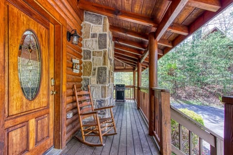 Cabin, 5 Bedrooms | Property grounds