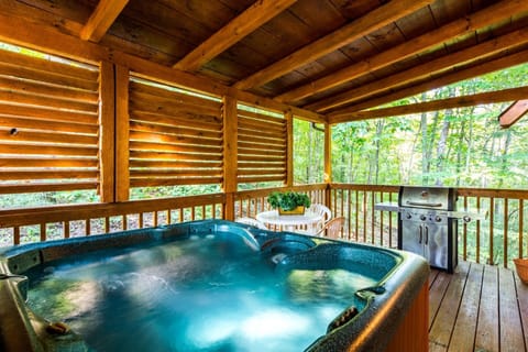 Cabin, 2 Bedrooms | Property grounds