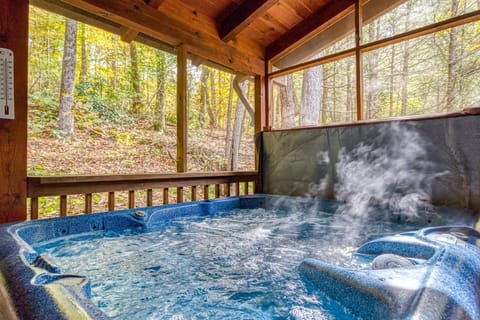 Cabin, 4 Bedrooms | Indoor spa tub