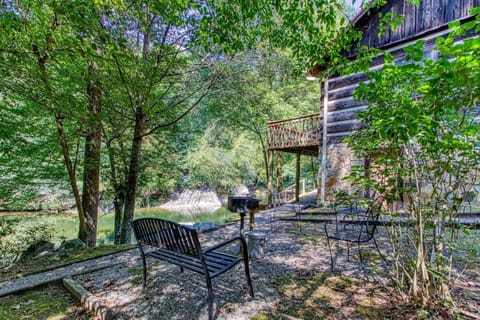 Cabin, 2 Bedrooms | BBQ/picnic area