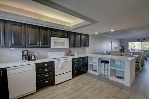 Condo, 2 Bedrooms | Private kitchen | Fridge, oven, coffee/tea maker, toaster