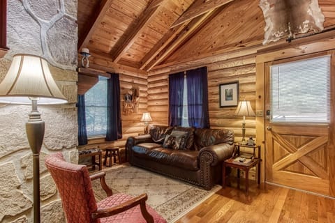 Cabin, 2 Bedrooms | Living area