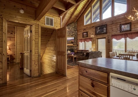 Cabin, 4 Bedrooms | Private kitchen | Fridge, oven, coffee/tea maker, toaster