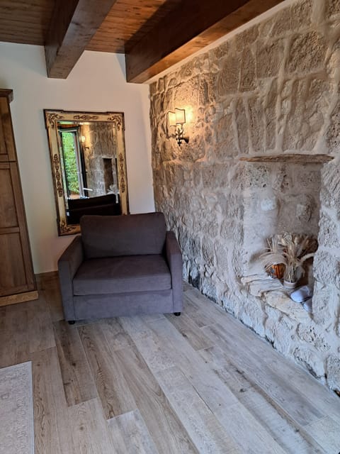 Frette Italian sheets, premium bedding, down comforters, minibar