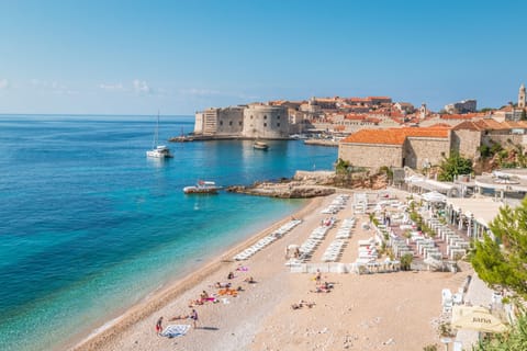 Beach nearby, beach bar
