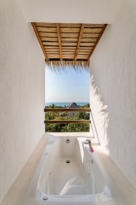 Deluxe Room | In-room safe, free WiFi, bed sheets