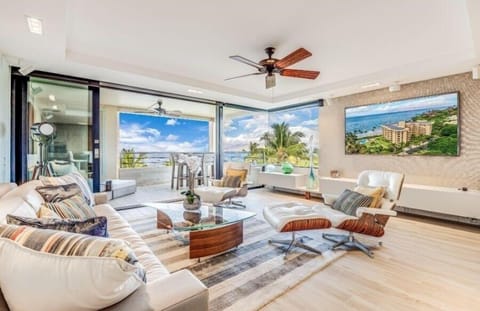 Condo, 2 Bedrooms | Living area