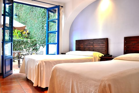 Suite | In-room safe, desk, free cribs/infant beds, free WiFi