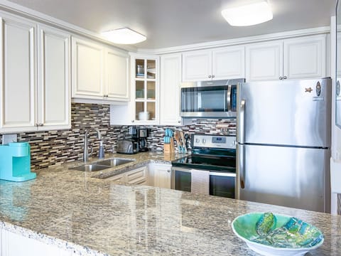 Condo, 1 Bedroom | Private kitchen | Fridge, oven, coffee/tea maker, toaster