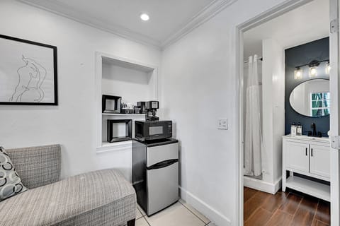 Courtyard Suite - Queen (B3) | Egyptian cotton sheets, premium bedding, in-room safe, laptop workspace