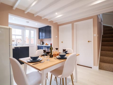 Cottage | Dining
