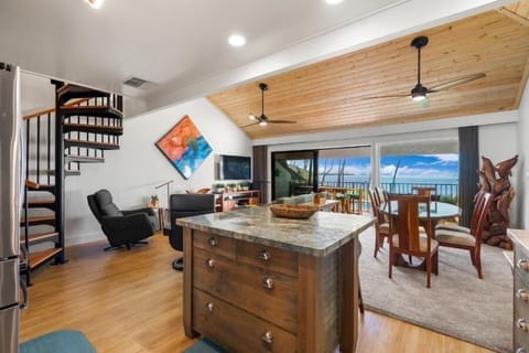 Condo, 2 Bedrooms | Living area