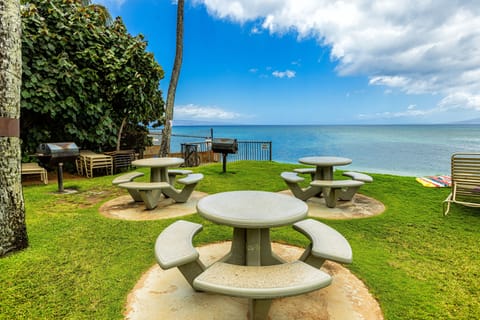 Condo, 2 Bedrooms | Outdoor dining