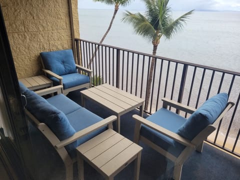 Condo, 2 Bedrooms | Property grounds