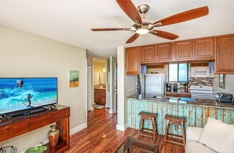 Condo, 1 Bedroom | Private kitchen