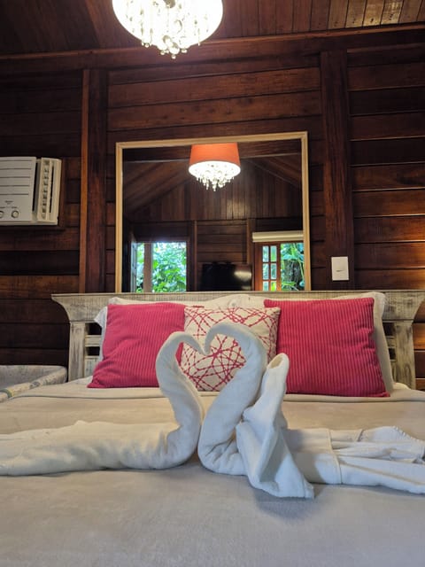 Deluxe Cabin | Premium bedding, pillowtop beds, blackout drapes, free WiFi