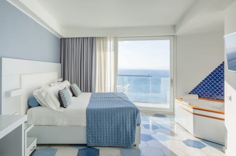 Junior Suite, 1 Double Bed, Partial Sea View | Premium bedding, minibar, in-room safe, individually decorated