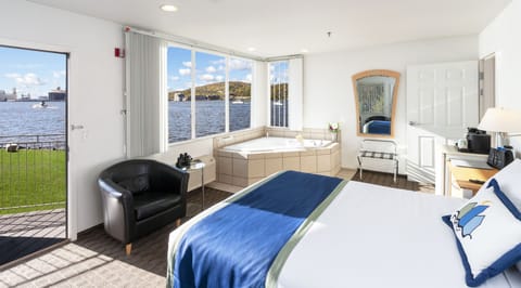 Junior Suite, 1 King Bed, Bay View | Premium bedding, soundproofing, iron/ironing board, free WiFi