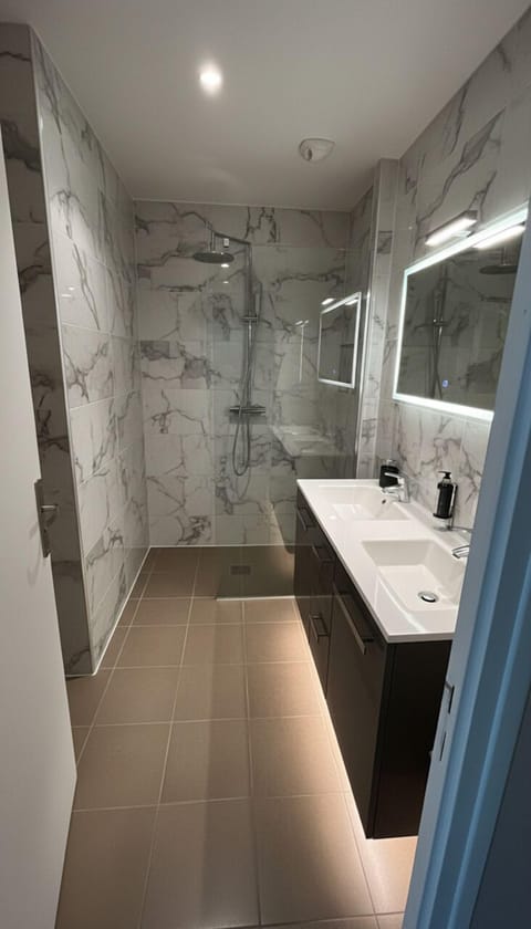 Family Room, 1 Queen Bed, Non Smoking (with Sofabed) | Bathroom | Designer toiletries, hair dryer, towels, soap