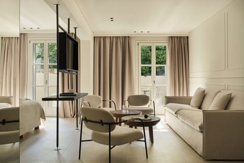 Deluxe Suite with Terrace | In-room safe, soundproofing, free WiFi, bed sheets