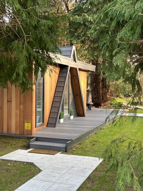 Cabin (ROYAL SNUG) | In-room business center