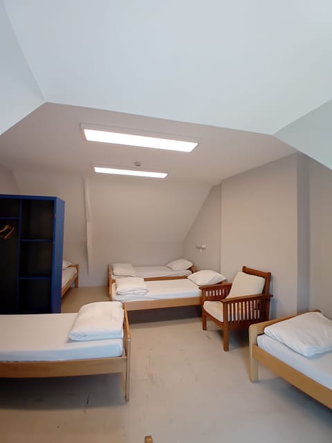 Room for 6 People with Shared Bathroom | Bed sheets