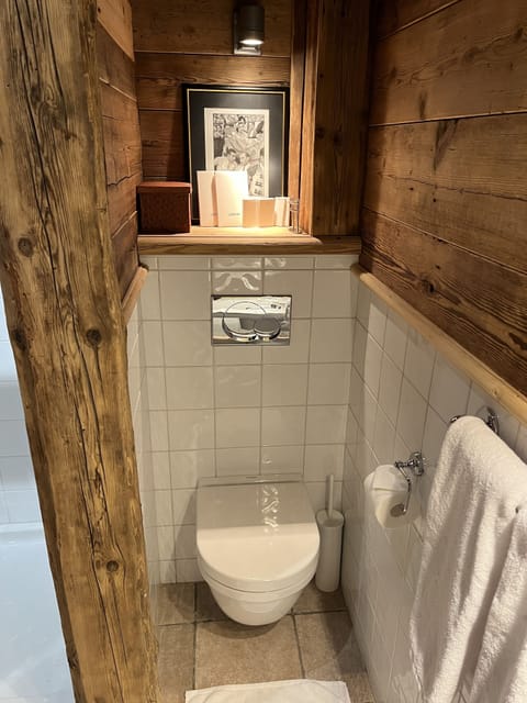 Deluxe Room | Bathroom | Designer toiletries, hair dryer, bathrobes, slippers