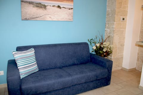 Deluxe Room | Living area | Smart TV