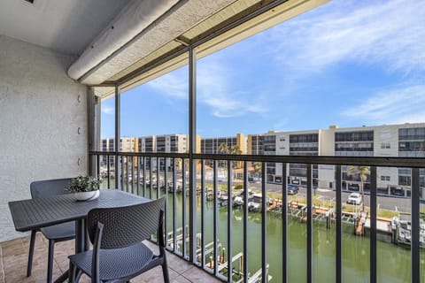 Condo, 2 Bedrooms | Outdoor dining