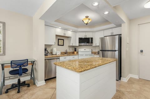 Condo, 2 Bedrooms | Private kitchen | Fridge, oven, coffee/tea maker