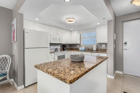 Condo, 2 Bedrooms | Private kitchen | Fridge, oven, coffee/tea maker, toaster