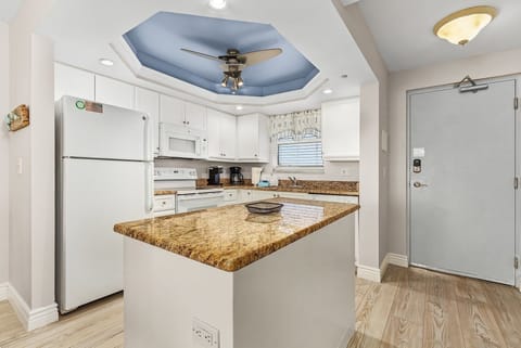 Condo, 2 Bedrooms | Private kitchen | Fridge, oven, coffee/tea maker