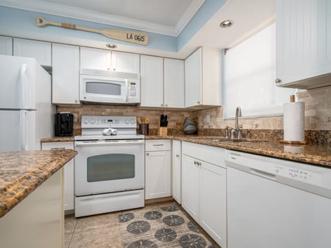 Condo, 2 Bedrooms | Private kitchen | Fridge, oven, coffee/tea maker, toaster