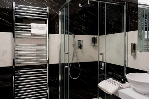 Superior Double Room | Bathroom | Shower, hair dryer, towels, soap