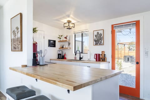 House, 3 Bedrooms | Private kitchen | Coffee/tea maker, fridge, oven