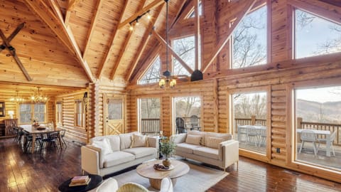House (5 Bedrooms) | Interior