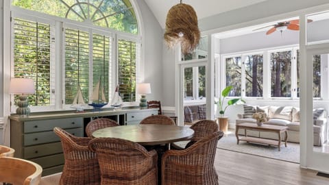 House (6 Bedrooms) | Interior