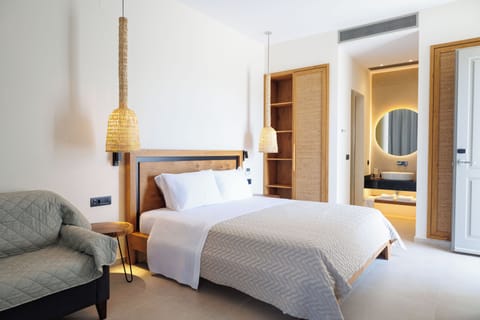 Family Room, Sea View | Premium bedding, minibar, in-room safe, desk