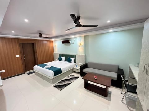 Senior Double Room | Living area