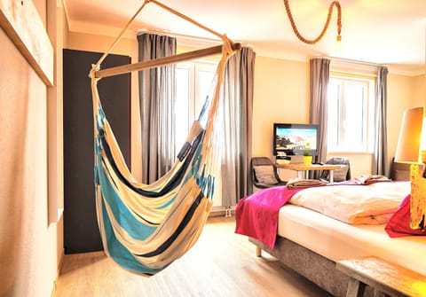 Double Room | Hypo-allergenic bedding, rollaway beds, free WiFi, bed sheets