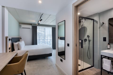 Standard Room, 1 King Bed | Minibar, desk, free WiFi, bed sheets