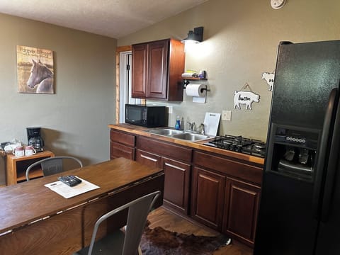 Yellowstone Suite | Private kitchen