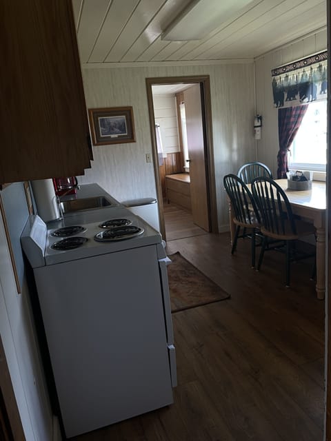 Grizzly Cottage | Private kitchen