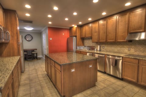 Condo, 2 Bedrooms | Private kitchen