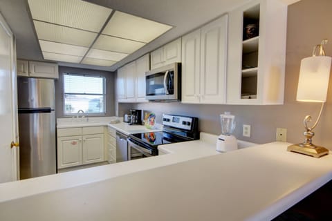 Condo, 2 Bedrooms | Private kitchen