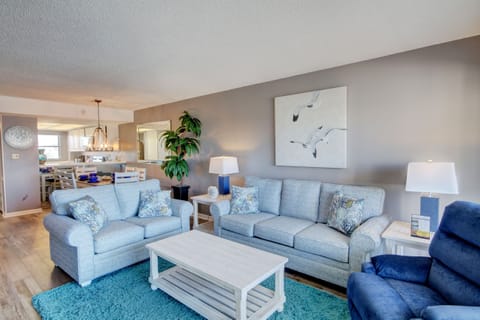 Condo, 2 Bedrooms | Living area