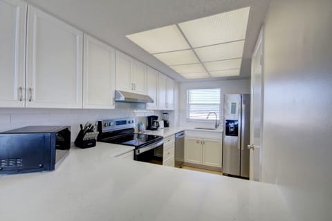 Condo, 2 Bedrooms | Private kitchen | Fridge, oven, coffee/tea maker, toaster